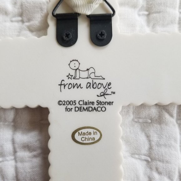 Demdaco White Scalloped Cross Baby Nursery Wall Hanging - Picture 4 of 4